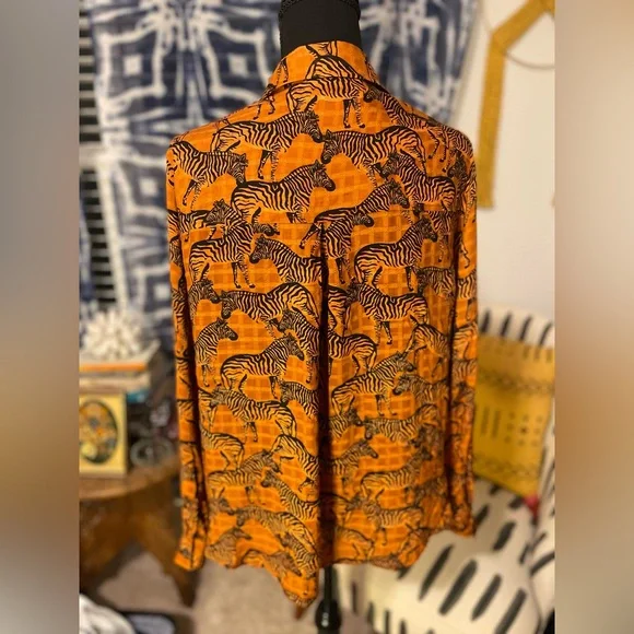 Women’s Jane & Delancey Orange Plaid Button Down with Zebras Whimsical Sz M 🧡🦓 - Picture 5 of 7